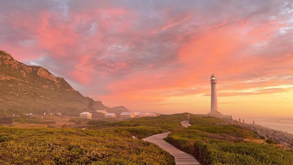 Gypsy Wagons, Arum Ave, Kommetjie Holiday home Cape Town